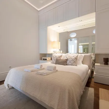 Apartment Clerigos Modern Flat W/ Ac & Patio By Lovelystay *