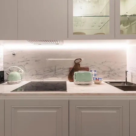 Clerigos Modern Flat W/ Ac & Patio By Lovelystay Porto