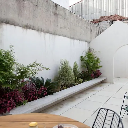 Clerigos Modern Flat W/ Ac & Patio By Lovelystay Apartment