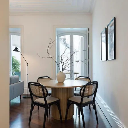 Clerigos Modern Flat W/ Ac & Patio By Lovelystay Porto