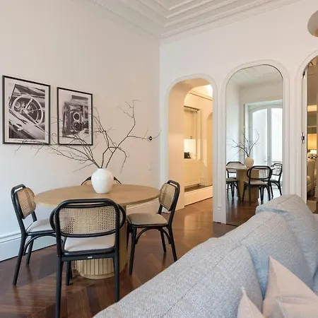 Apartment Clerigos Modern Flat W/ Ac & Patio By Lovelystay